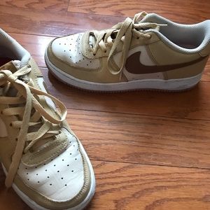Nike boys Air Force sneakers. 5Y